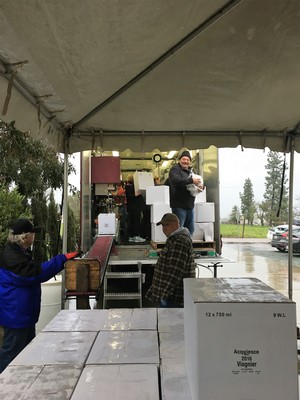 Using the bottling truck to bottle 2016 wines 