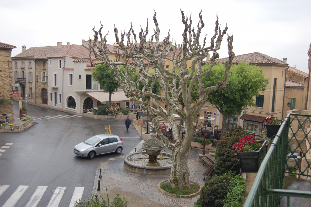 Photo of the town of Chateauneuf du Pape